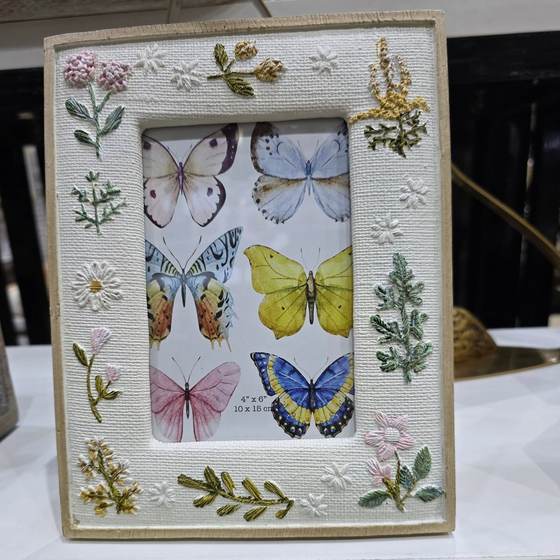 Pressed-flower photo frame at Blings et’al, Wuse 2 Abuja